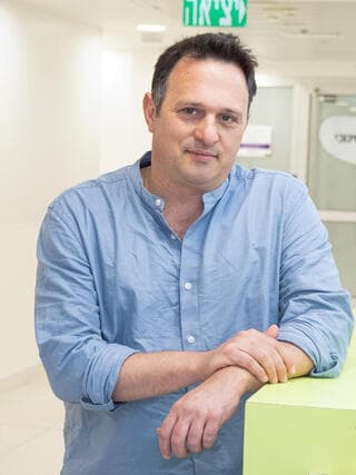 ד"ר טל שלטון מנהל המחלקה לפסיכיאטריה של הילד בשיבא