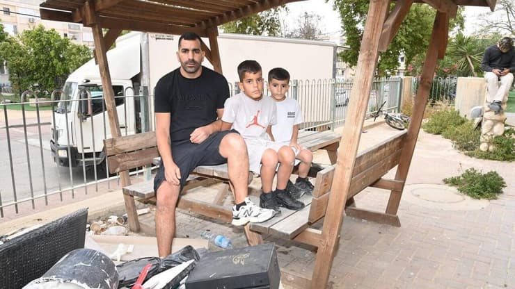 משפחת אביטן שפונתה מדימונה לים המלח לאחר שטיל איראני פגע בביתם