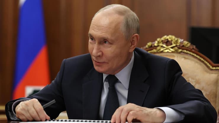פוטין. מחפש נתיבי הסלמה אחרים? (צילום: Mikhail Metzel/Sputnik, Kremlin Pool Photo via AP) נשיא רוסיה פוטין במפגש בקרמלין