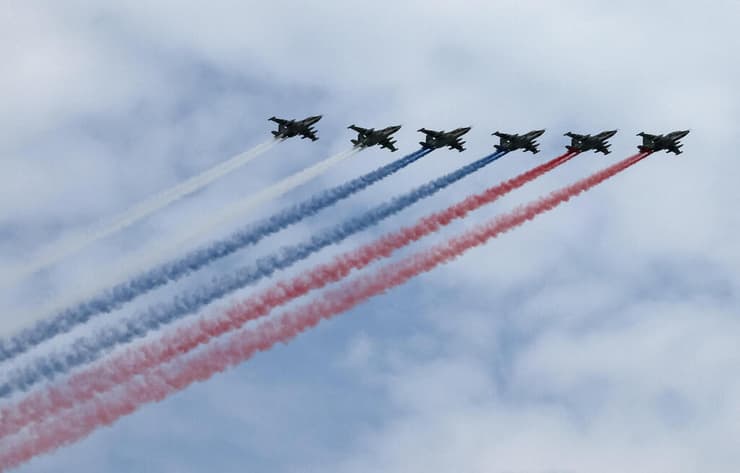 6 במאי מטס של מטוסי SU-25 ב מוסקבה רוסיה הכנות לקראת אירועי יום הניצחון ב-9 במאי