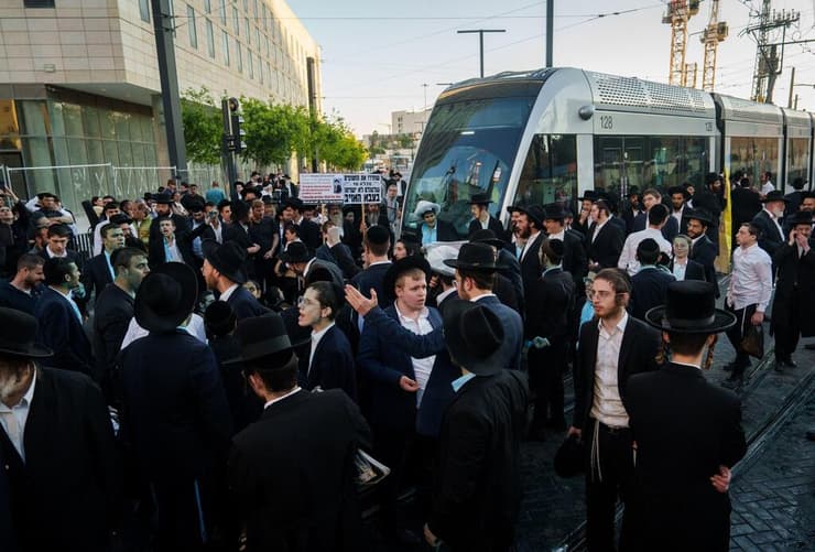 צילום: שלו שלום מפגינים בכניסה לירושלים