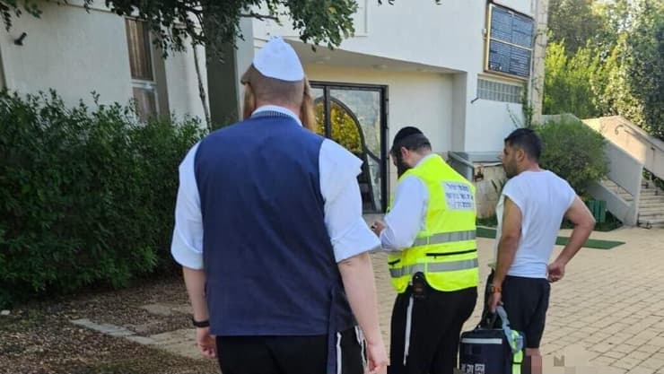 גבר התמוטט ומת במירון (צילום: דוברות זק"א) גבר התמוטט ומת במירון