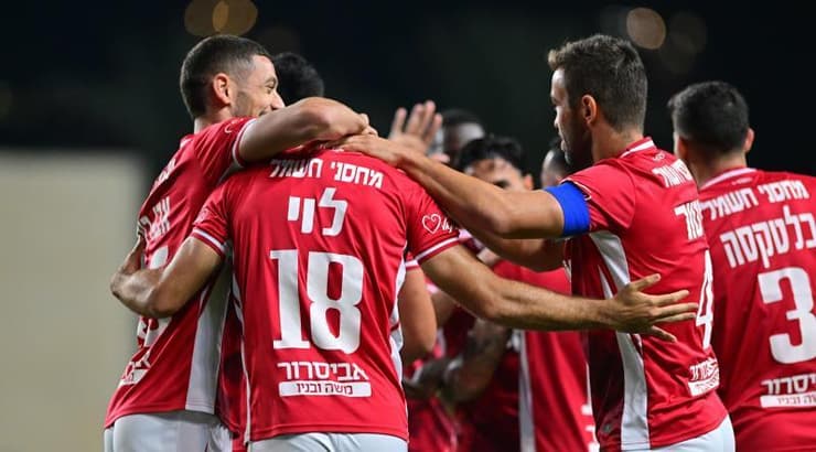 שחקני הפועל באר שבע חוגגים