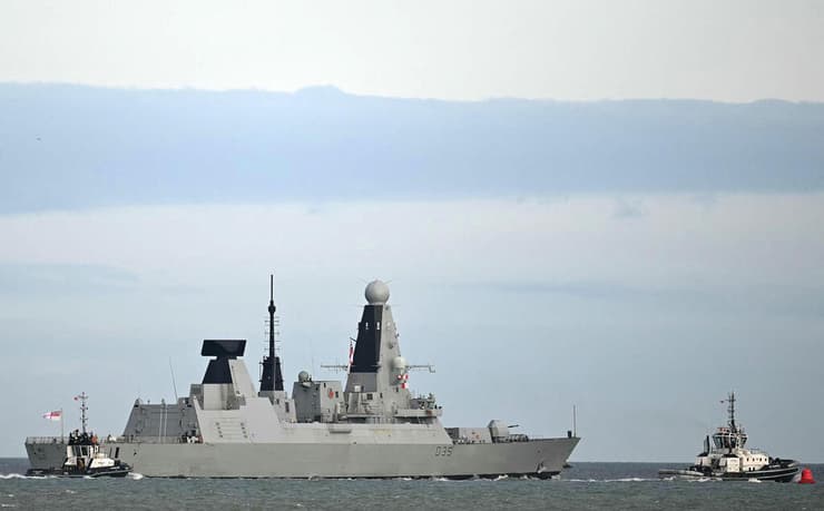 המשחתת הבריטית HMS Dragon שנשלחה לאזור הורמוז (צילום: JUSTIN TALLIS / AFP) משחתת בריטית שנשלחה לאבטח את מצר הורמוז