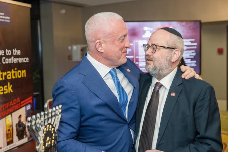 הרב יהודה קפלון והשגריר ביל וויט