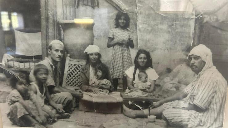 בני משפחת דוגה מכינים קובה חמו בבגדד (צילום: באדיבות אביבה) בני משפחת דוגה מכינים קובה חמו בבגדד