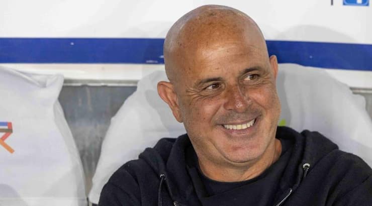 יוסי אבוקסיס (אורן בן חקון) יוסי אבוקסיס