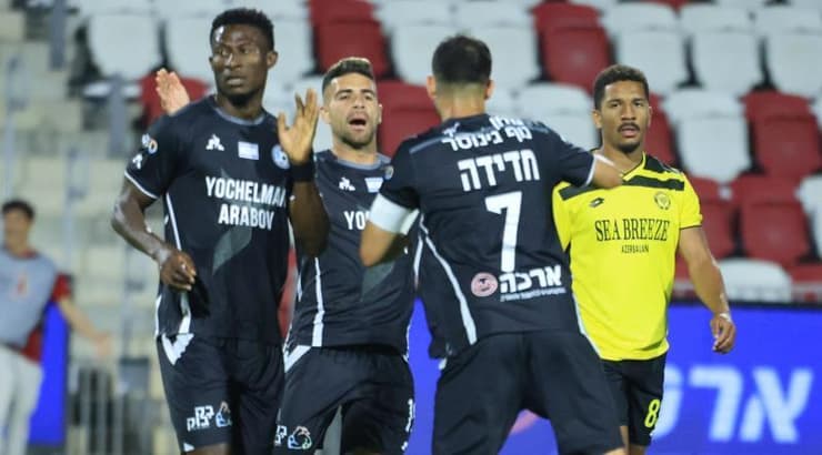 שחקני טבריה ממהרים לחדש את המשחק (חג'אג' רחאל) שחקני טבריה ממהרים לחדש את המשחק