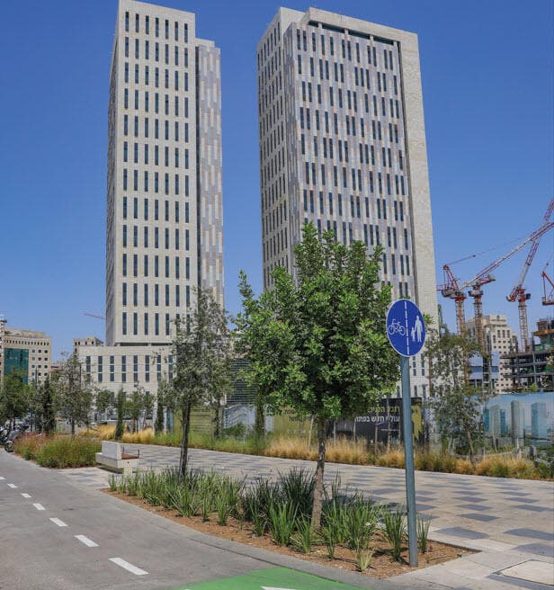 כניסה לעיר (צילום: ארנון בוסאני) כניסה לעיר