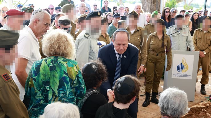 הלווית אלכסנדר גלובינוב בבית העלמין הצבאי סגולה
