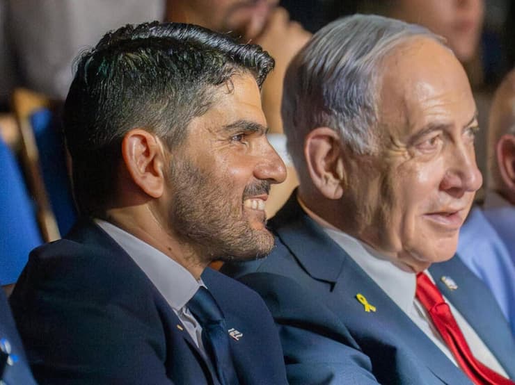 ראש העירייה גיא יפרח ורוה"מ נתניהו בחתימת הסכם הגג