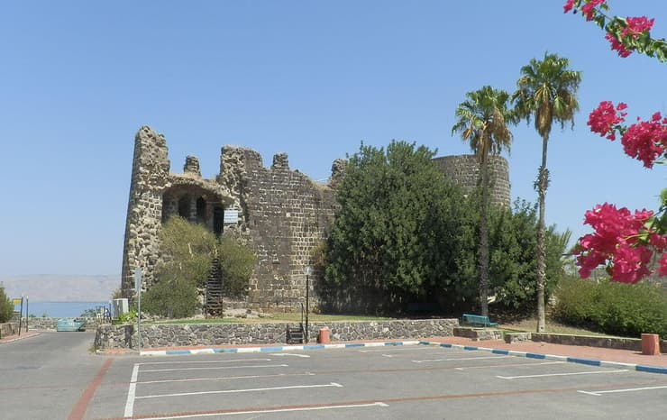 מצודת צ'ולייבי בטבריה, שניזוקה ברעידת האדמה הקשה שהתרחשה בינואר 1837. רעידת האדמה פגעה גם בצפת וגרמה לנזק רב ולאלפי נפגעים