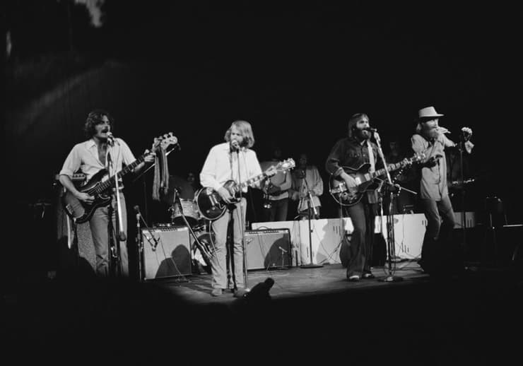 הביץ' בויז ללא בריאן וילסון בהופעה ב-1971