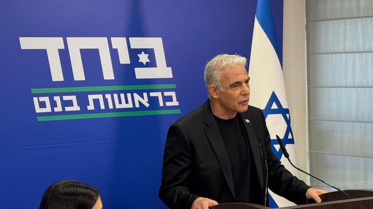 יאיר לפיד בישיבת הסיעה הראשונה של מפלגת "ביחד"