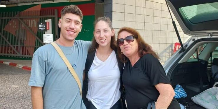 מימין: האמא סילבי, התאומים ליהיא ואור התאומים אור וליהיא סקליאר