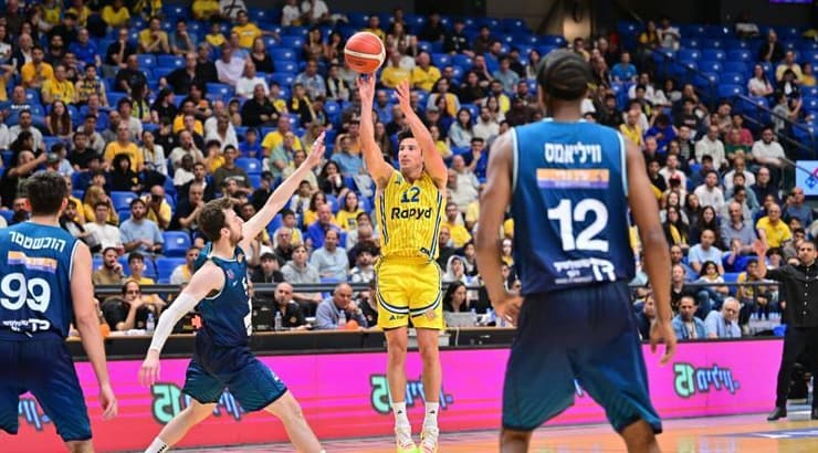 ג'ון דיברתולומיאו זורק מחוץ לקשת