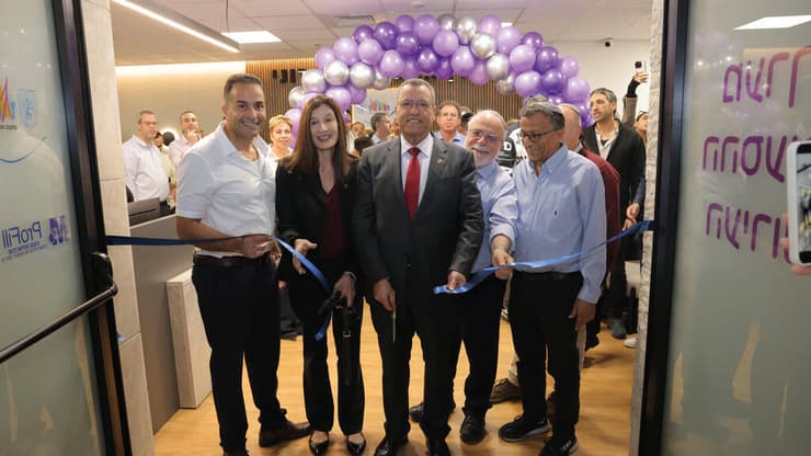 חנוכת מרכז השליטה של הסעות החינוך המיוחד בנוכחות ראש העיר, משה ליאון (צילום: דוברות לביא) חנוכת מרכז השליטה של הסעות החינוך המיוחד בנוכחות ראש העיר, משה ליאון