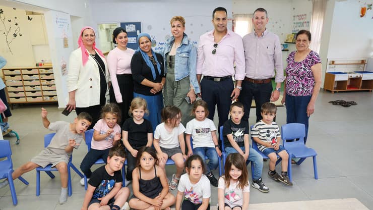 ביקור הנהלה בצהרונים של גני הילדים (צילום: דוברות לביא) ביקור הנהלה בצהרונים של גני הילדים