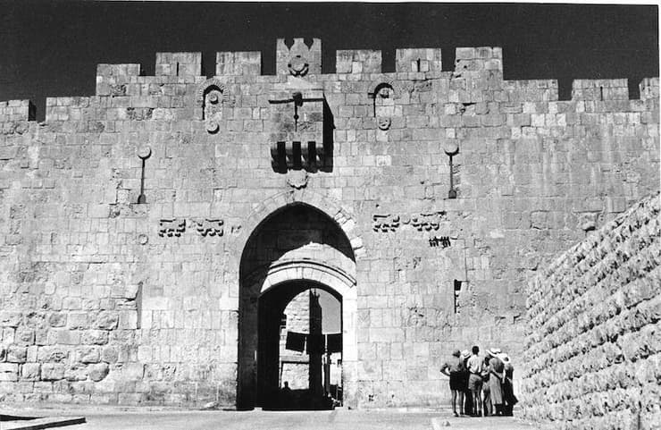 שער האריות בשנת 1937 (צילום: אפרים דגני. באדיבות נדב מן, ביתמונה. האוסף הלאומי לתצלומים על שם משפחת פריצקר, הספרייה הלאומית) שער האריות בשנת 1937