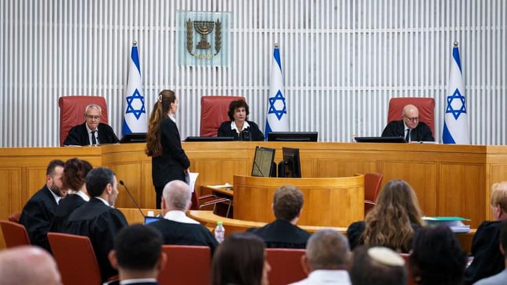 הדיון בעתירות נגד מינוי גופמן לראש המוסד (צילום: שלו שלום) דיון בעתירות שעניינן מינוי אלוף רומן גופמן לתפקיד ראש המוסד