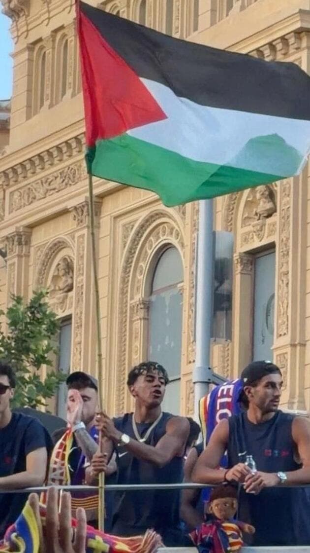 "מבחינת בארסה - ימאל בצד הנכון" (רויטרס) "מבחינת בארסה - ימאל בצד הנכון"