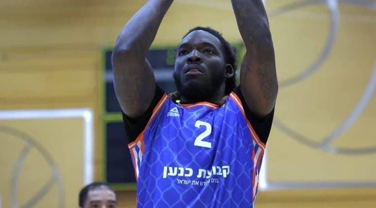 דיאנדרה פינקני (שקד אבן באדיבות מכבי קבוצת כנען רמת גן) דיאנדרה פינקני