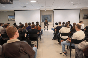 הדרכה שניתנה לעולים החדשים כחלק מיריד "עולים על מדים"
