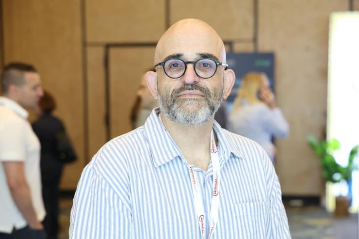 ד"ר יאיר צרויה, מנהל מרפאת הנוטרים ברעננה במחוז שרון שומרון של כללית