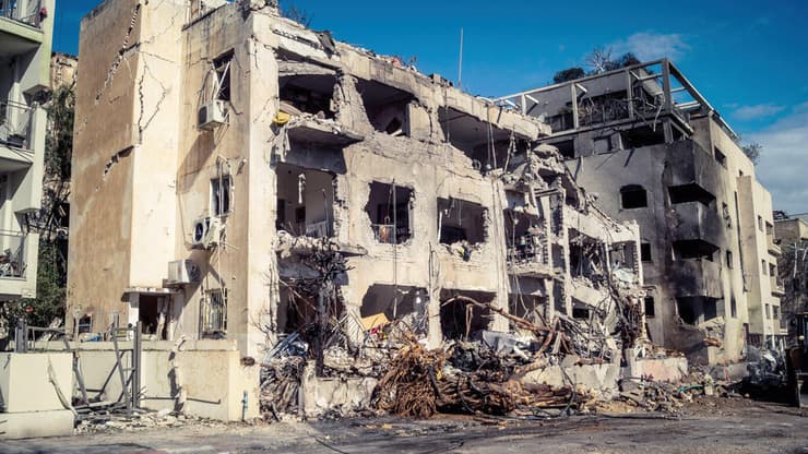 מתחם שנפגע מטיל איראני. "יש לתעדף חיילים משוחררים ומילואימניקים" (צילום: Jose HERNANDEZ Camera 51 ,shutterstock) מתחם שנפגע מטיל איראני. "יש לתעדף חיילים משוחררים ומילואימניקים"