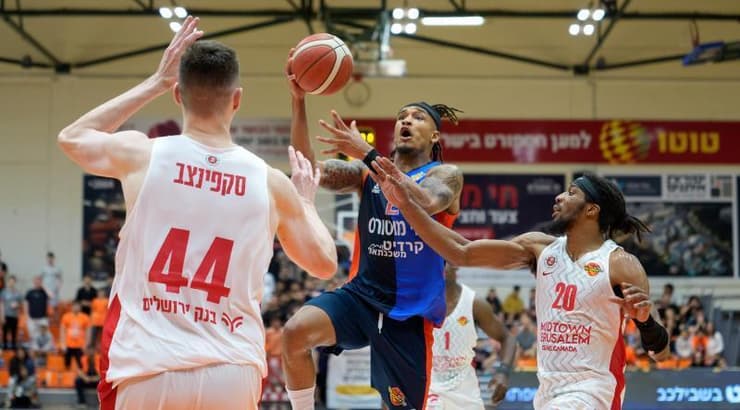 ברייס בראון מעל כולם