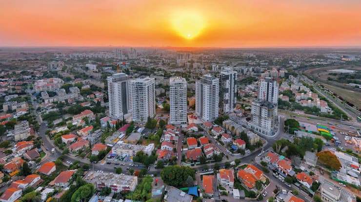 פרויקט להשכרה ארוכת טווח ביבנה של אלמוג וקבוצת הראל ביטוח ופיננסיים (צילום: חן כליפה כהן) פרויקט להשכרה ארוכת טווח ביבנה של אלמוג וקבוצת הראל ביטוח ופיננסיים