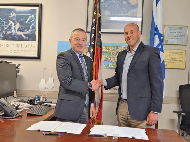 ד"ר איתן קליין וקולונל מתיו בוגדנוס