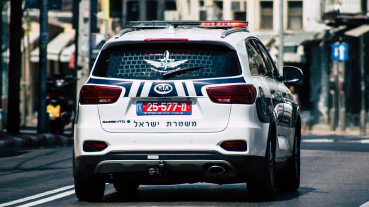 צילום: Jose HERNANDEZ Camera 51/shutterstock ניידת משטרה
