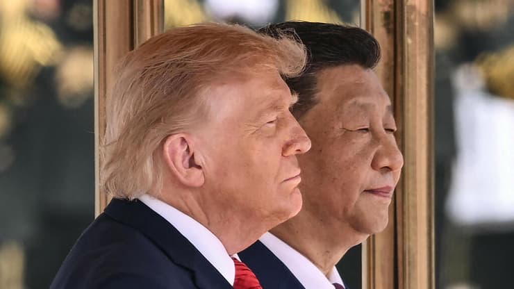 טראמפ ושי. (Brendan SMIALOWSKI / AFP) פגישתם של נשיא ארה"ב דונלד טראמפ ונשיא סין שי ג'ינפינג בבייג'ינג