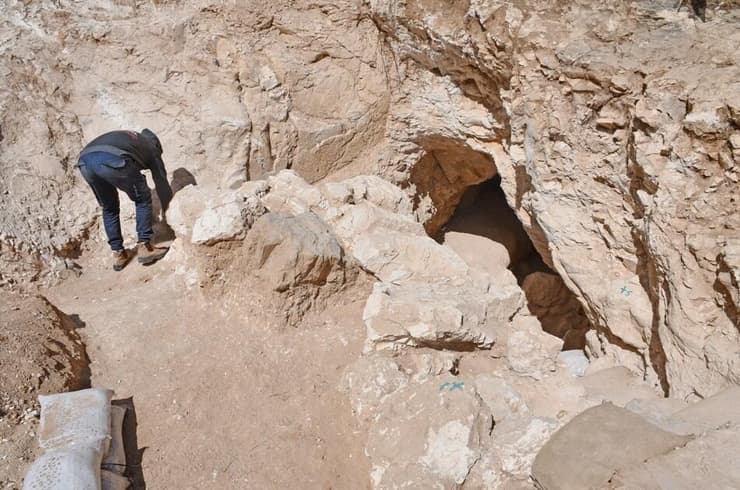 אחת הכניסות לחלל התת קרקעי שנחשף בחפירות בירושלים