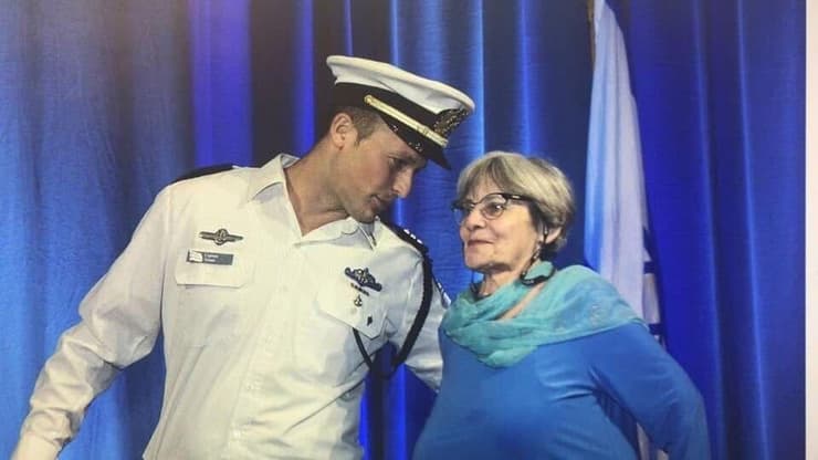 יותם עברי עם סבתו ניצולת השואה, יהודית עברי 