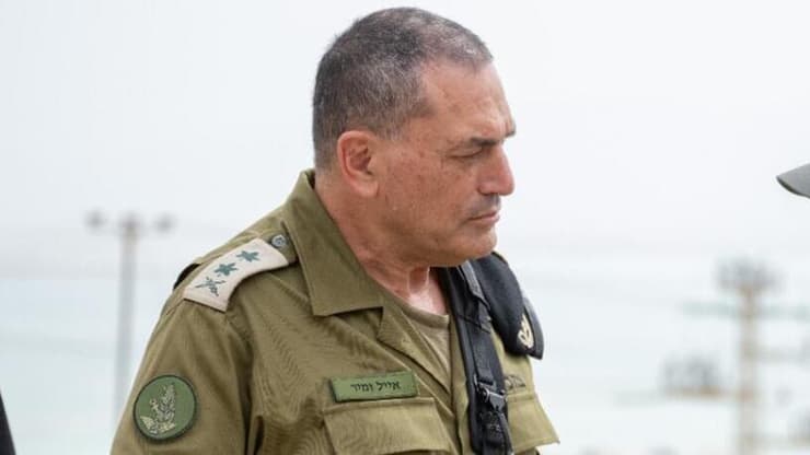 הרמטכ"ל זמיר. "כשמפרקים את המשמעת - אין לזה סוף" (צילום: דובר צה"ל) הרמטכ"ל אייל זמיר ביקור בתרגיל הפתע המטכ"לי