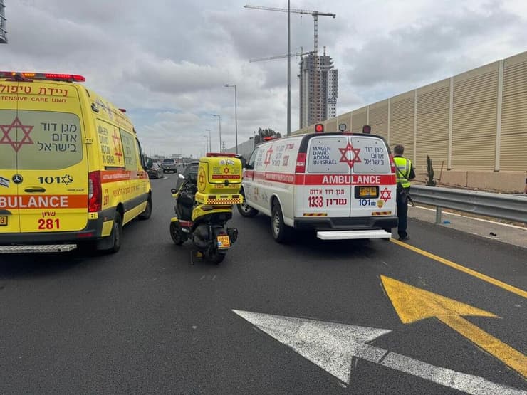 זירת התאונה בכביש 2 סמוך לנתניה