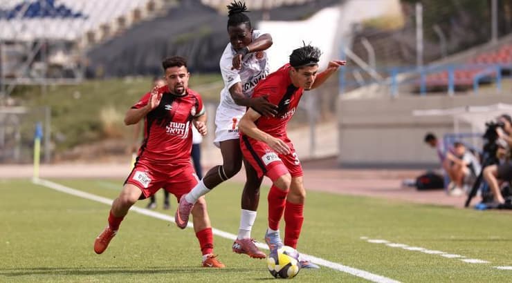 עבאס סמארי בין שניים (אופיר מגדל) עבאס סמארי בין שניים