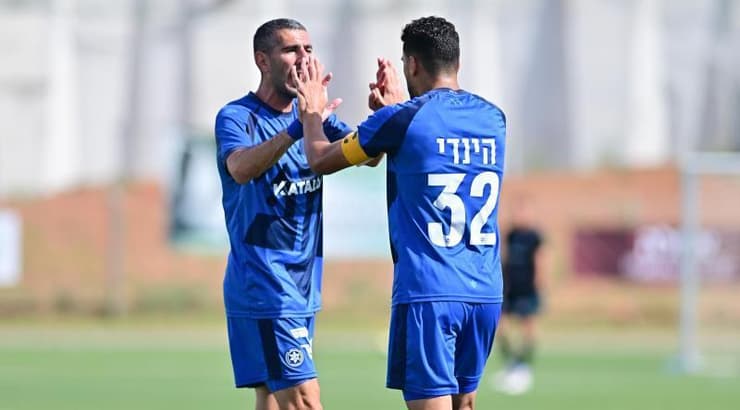 מוחמד הינדי ואיתן טיבי חוגגים (חגי מיכאלי) מוחמד הינדי ואיתן טיבי חוגגים