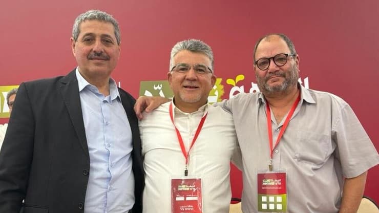 מימין לשמאל: עופר כסיף, יו"ר הרשימה המשותפת יוסף ג'בארין וג'עפר פרח יוסף ג'בארין, ג'עפר פרח ועופר כסיף