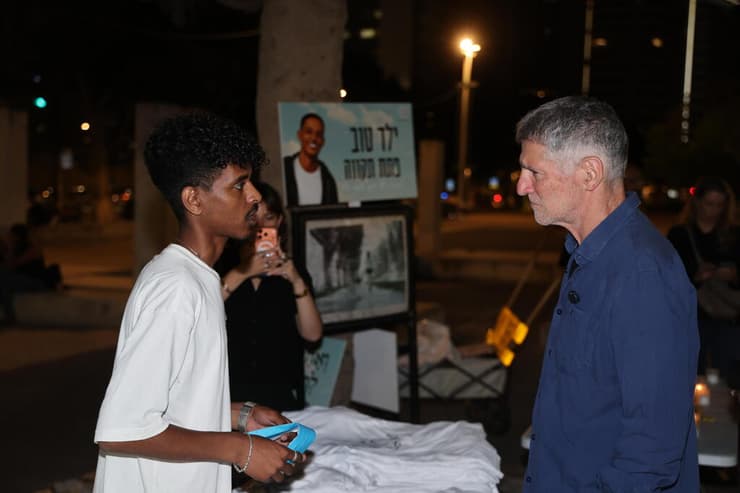 ח"כ יאיר גולן בעצרת (צילום: יריב כץ) עצרת מחאה בהובלת משפחתו של בנימין ימנו זלקה ז"ל