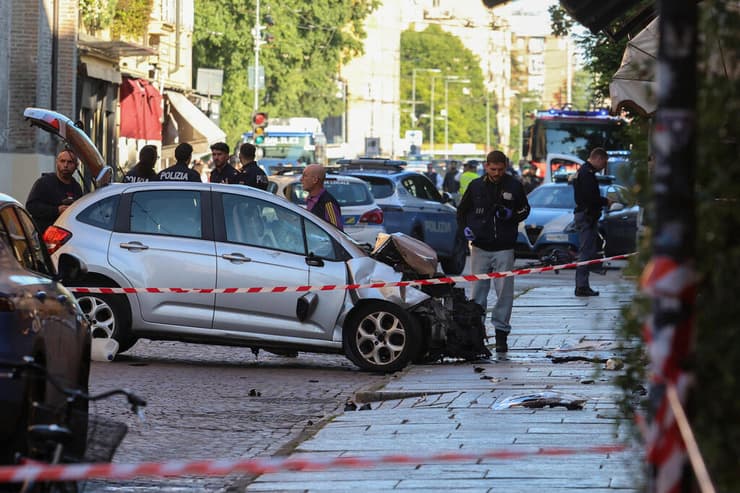 זירת הדריסה במרכז העיר מודנה (צילום: REUTERS/Stringe) נהג דרס מספר הולכי רגל במודנה