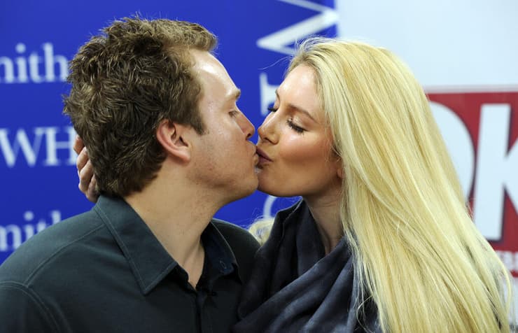 מונטאג ופראט ברגע רומנטי ודביק (צילום: Eamonn McCormack/Getty Images)) ספנסר פראט והיידי מונטאג ברגע רומנטי