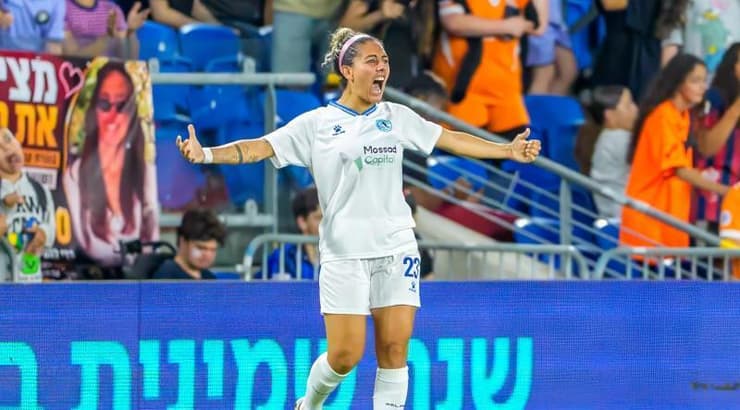 מרוואן עוואד חוגגת את השער השלישי