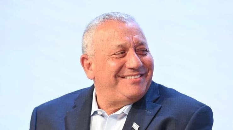 איזנקוט. "בוא תתאחד, קבל את חצי המלכות" (צילום: איגוד התאגידים העירוניים) גדי איזנקוט