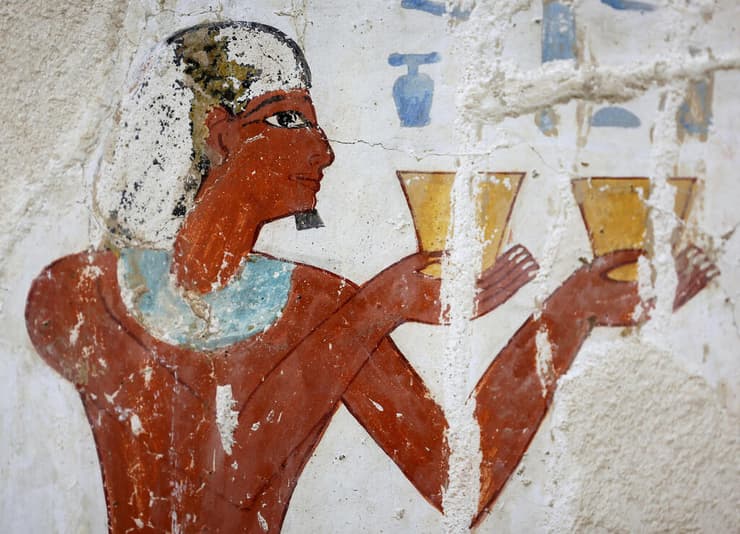 אחד מאיורי הקיר שהוצגו בלוקסור (צילום: Mohamed Abd El Ghany/Reuters) אחד מאיורי הקיר שהוצגו בלוקסור