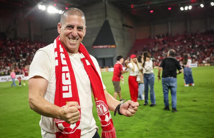 ועכשיו גם אליפות. קוז'וך חוגג בטרנר (צילום: עוז מועלם) רן קוז'וך חוגג אליפות