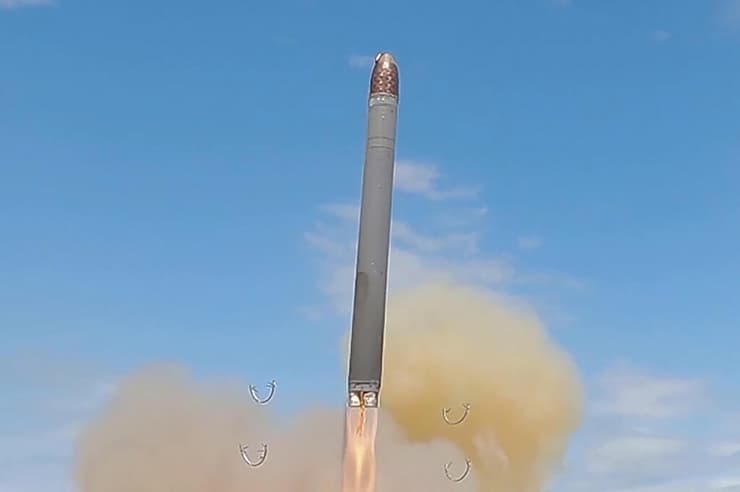 צילום: Handout / RUSSIAN DEFENCE MINISTRY / AFP שיגור ניסו טיל בליסטי בין יבשתי מדגם סרמאט "שטן 2" על ידי רוסיה 12 במאי