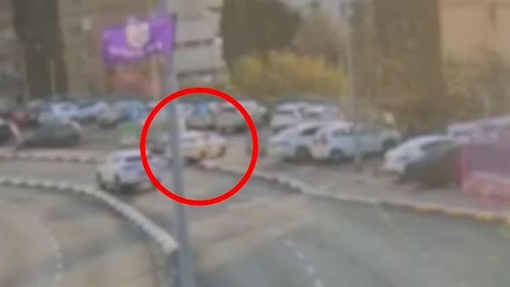 "התכוונו לתעד את הקורבן במצבים אינטימיים" הנאשמים בדרך לצימר (צילום: דוברות המשטרה) "כנופיה" בצפון השתמשה בנשים צעירות כדי לסחוט כסף מגברים